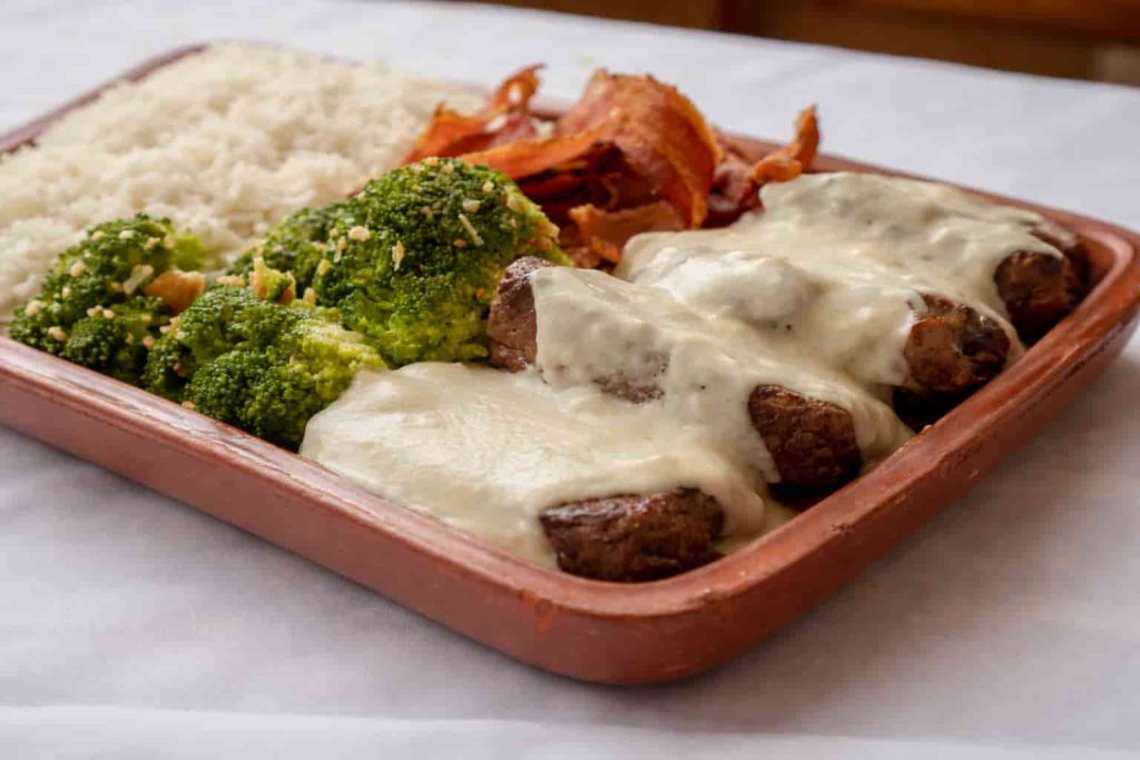 Almoço na fazenda perto de São Paulo: onde viver essa experiência