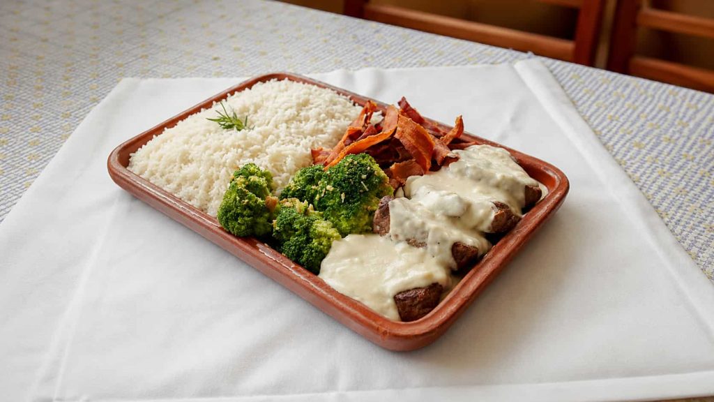 Almoço típico de fazenda: experiência rural em Jundiaí